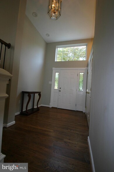 14207 Chadwick Ln, Rockville, MD 20853 - photo 5