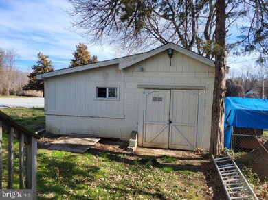 105 Broad St, Saint Georges, DE 19733 - photo 2