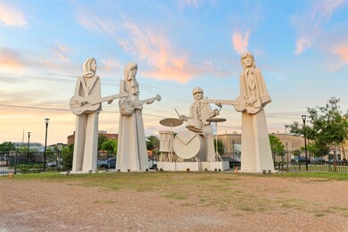 Amazing view of David Adickes' giant Fab Four scul