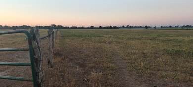 321 Veteran's Memorial Dr, Navasota, TX 77868 - photo 4