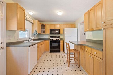 10 Percheron Cir, Nashua, NH 03062 - photo 3