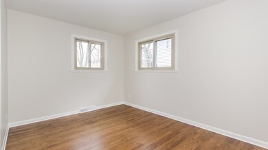 863 S Cedar Ave, Elmhurst, IL 60126 - photo 6