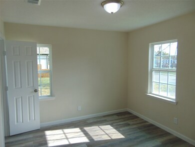 2839 E Overton Rd, Dallas, TX 75216 - photo 6