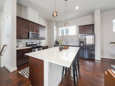 5820 Petty St unit B, Houston, TX 77007 - photo 3