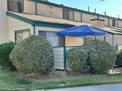 44514 15th St E unit 2, Lancaster, CA 93535 - photo 2