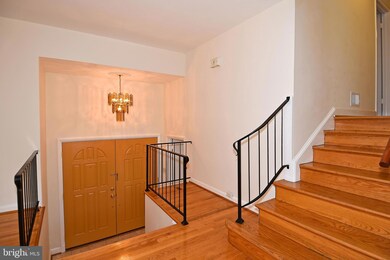 10434 Windsor View Dr, Potomac, MD 20854 - photo 3