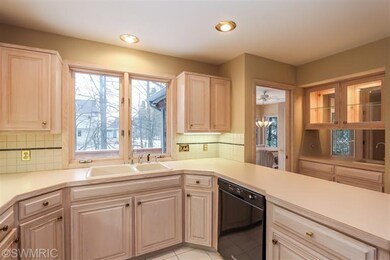 2121 N Quail Crest Ct SE, Grand Rapids, MI 49546 - photo 6