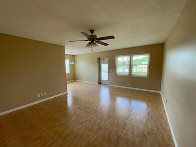 38 Cambridge B, West Palm Beach, FL 33417 - photo 3