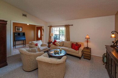 004_Living Room (2)