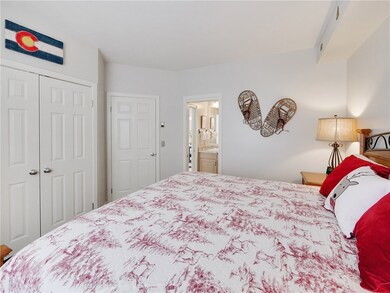 Bedroom w/ Access To Bathroom