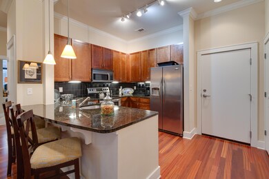 Kitchen & Entry