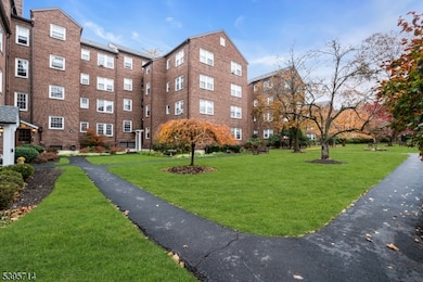 English Village Condominiums unit 2A, Cranford, NJ 07016 - photo 3