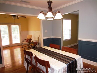Convenient to kitchen & sunrm