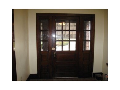 Entry/Foyer.
