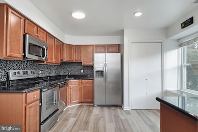 3704 Persimmon Cir, Fairfax, VA 22031 - photo 4