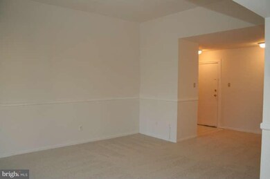 1661 Parkcrest Cir unit 5A/300, Reston, VA 20190 - photo 4