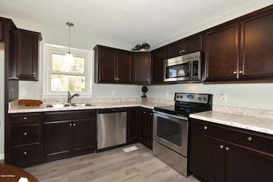 723 Dennis Rd, Jacksonville, NC 28546 - photo 3