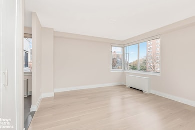 Whitehall unit 5S, Bronx, NY 10463 - photo 4