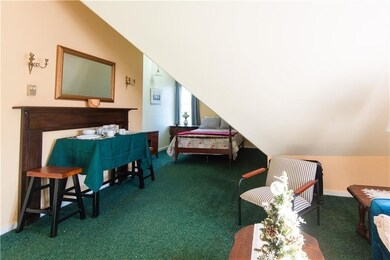 54 Malbone Rd unit 1, Newport, RI 02840 - photo 2