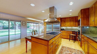 901 Bedford Dr, Midland, TX 79701 - photo 3