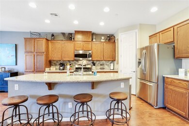 Open floor plan - Large Island - Walk-in Pantry