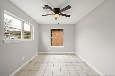 10322 Kingspoint Rd, Houston, TX 77075 - photo 7