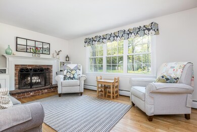 6 Philip St Cumberland ME-large-013-023-
