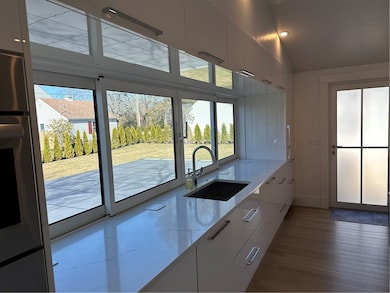 76 Memorial Blvd unit Rear, Newport, RI 02840 - photo 4