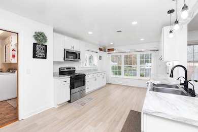 98 W High St, Stuarts Draft, VA 24477 - photo 5