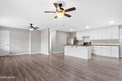 2136 Hwy 18-03792