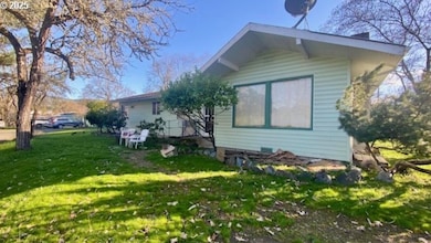 333 W Park St, Grants Pass, OR 97527 - photo 3