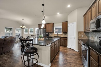 205 Baker Dr, Ennis, TX 75119 - photo 7