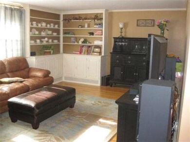 152 Clark Ln, Waltham, MA 02451 - photo 3