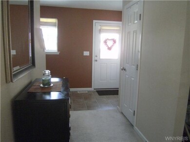 Foyer Welcoming entry way!
