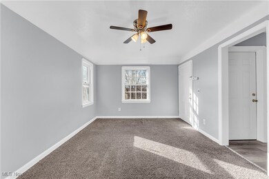 6151 Wareham Dr unit 2/UP, Cleveland, OH 44129 - photo 5