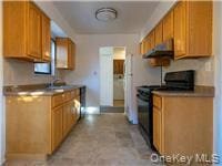 61-36 233rd St unit 23, Oakland Gardens, NY 11364 - photo 4