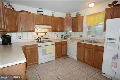 9117 Sovereign Way, Fredericksburg, VA 22408 - photo 3