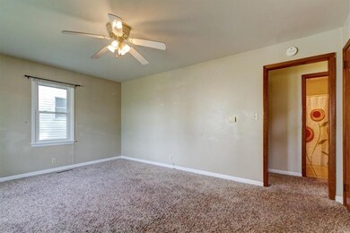 1110 N 6th Ave E, Newton, IA 50208 - photo 6