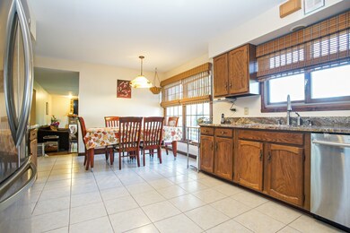 1139 Jamestown Ct, Schaumburg, IL 60193 - photo 2