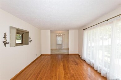 6 Holly Hill Ct, Asheville, NC 28806 - photo 4