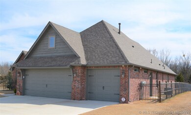 Insulated 3 car garage with insulated garage doors