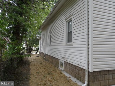 1027 Bartram Ave, Darby, PA 19023 - photo 4