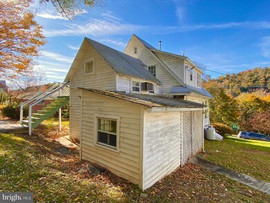79 S Green St, Berkeley Springs, WV 25411 - photo 5