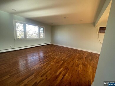 85 Grove St unit 2, South Hackensack, NJ 07606 - photo 2
