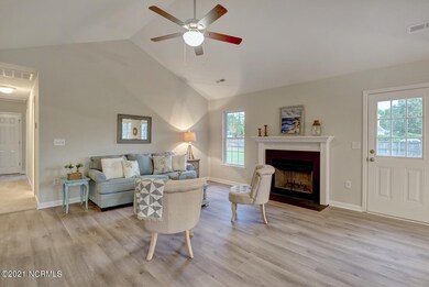 401 Austin Ct Richlands NC-large-007-001