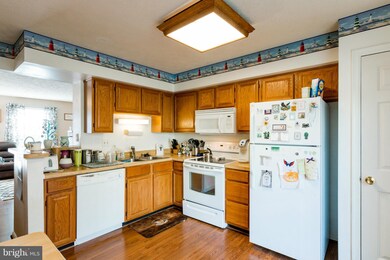 12571 Coral Grove Place, Germantown, MD 20874 - photo 6