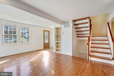 8692 Bent Arrow Ct, Springfield, VA 22153 - photo 2