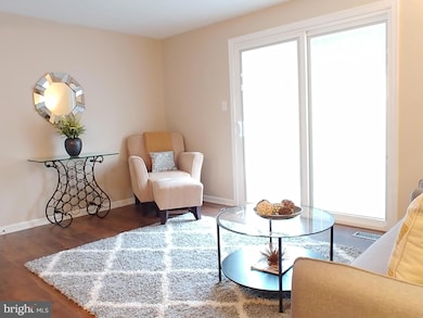 5940 Rowanberry Dr, Elkridge, MD 21075 - photo 3