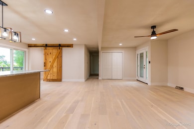 Living & Kitchen Areas (3)