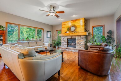 740LewisStreet-21